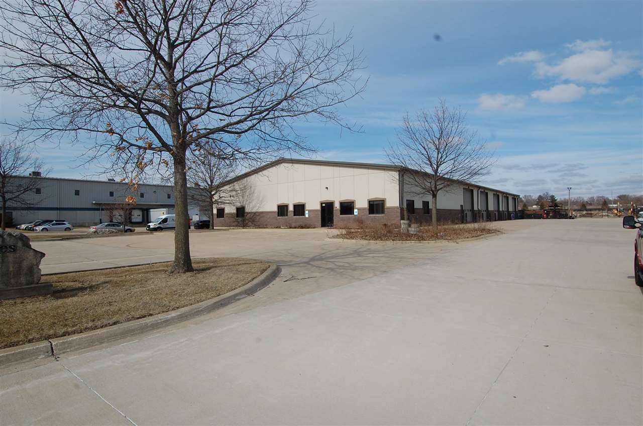 395 Westcor Dr, Coralville, IA 52241