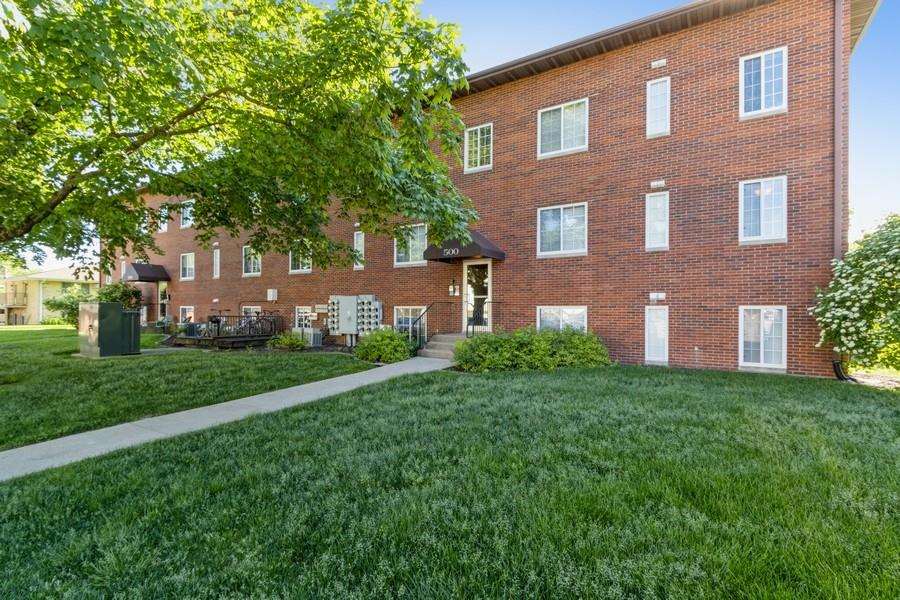 500 Grandview Ct Unit 512, Iowa City, IA 52246