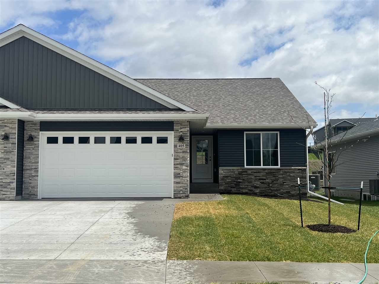 405 Dawson Dr, West Branch, IA 52358