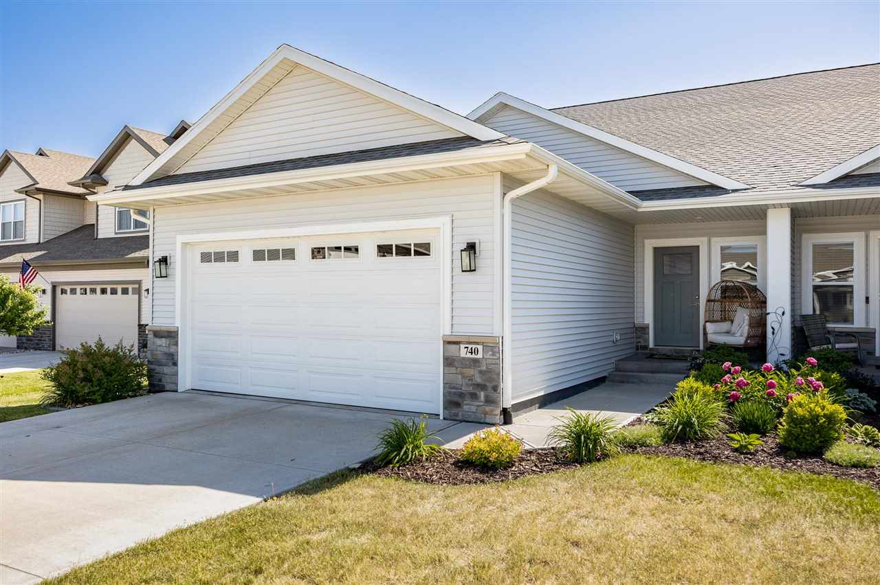 740 Brook Ridge Ave, North Liberty, IA 52317