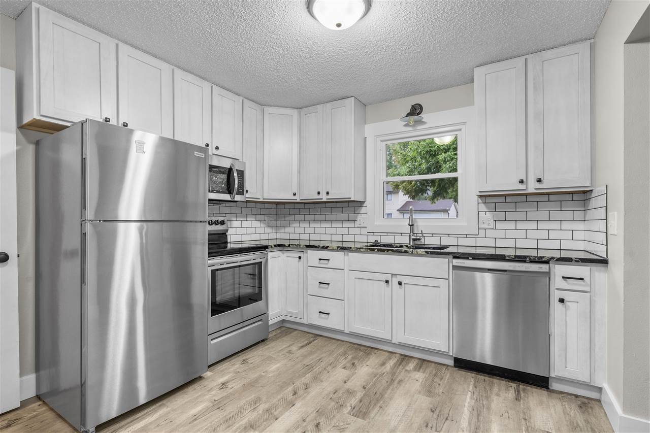 2129 Taylor Dr, Iowa City, IA 52240
