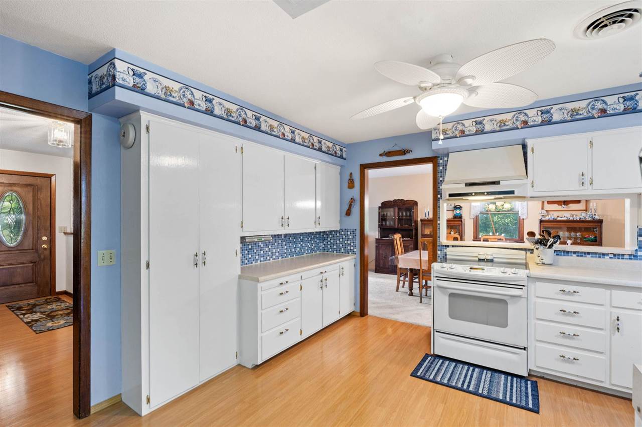 Edge Realty Group 4630 Hazelwood Avenue SW, Iowa City