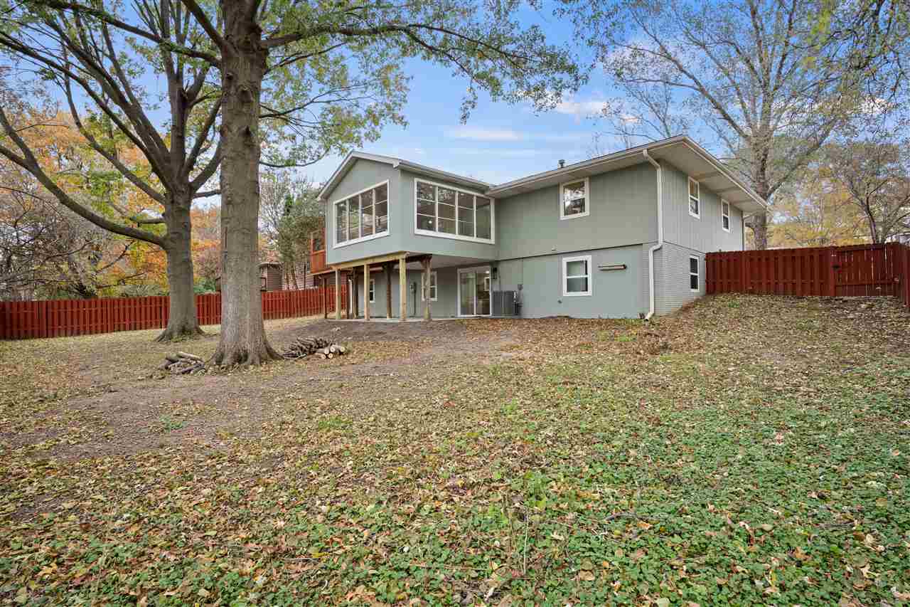 1815 GRASLON DR, IOWA CITY, IA 52246 Westwinds Real Estate