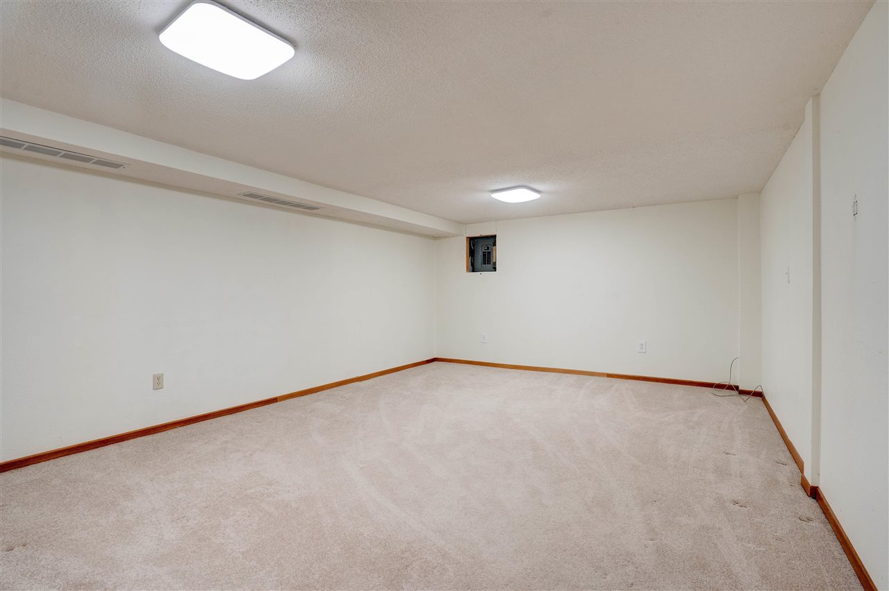 Edge Realty Group 905 8th Ave, Wellman