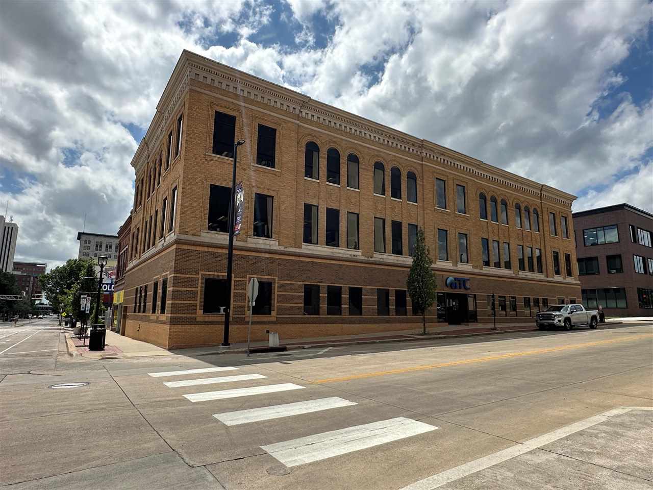 123 5th St SE CedarRapids IA 52401