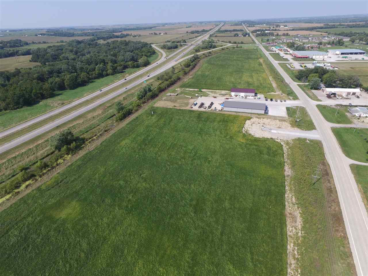 5231 Oak Crest Hill Rd SE Hills IA 52235