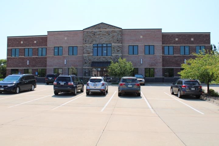1661 Boyson Square Dr #200-A Hiawatha IA 52233