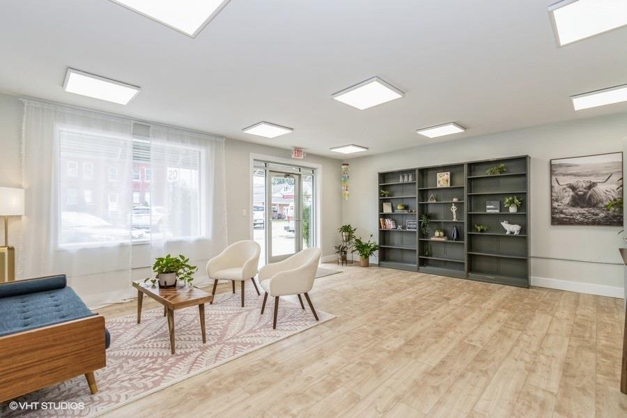 215 N Iowa Ave #1,4,5,6 Washington IA 52353