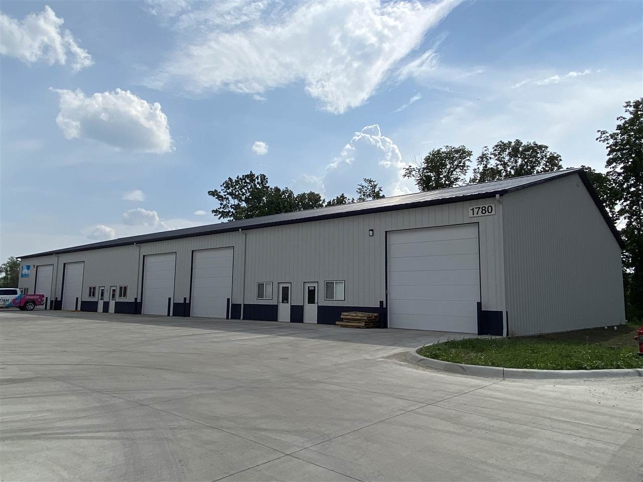 1780 Robins Rd #500 Hiawatha IA 52233