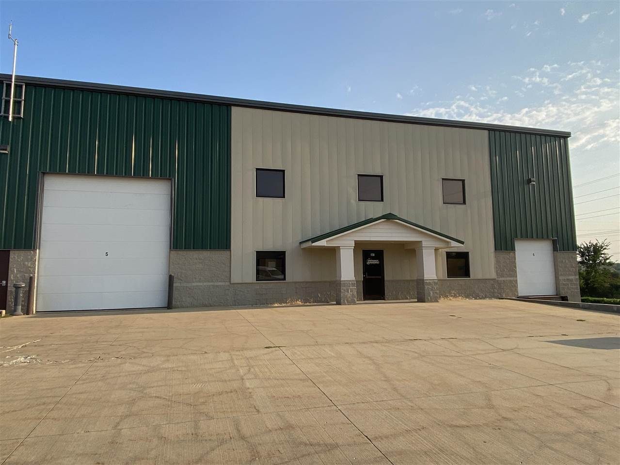 1729 Hawkeye Dr Hiawatha IA 52233