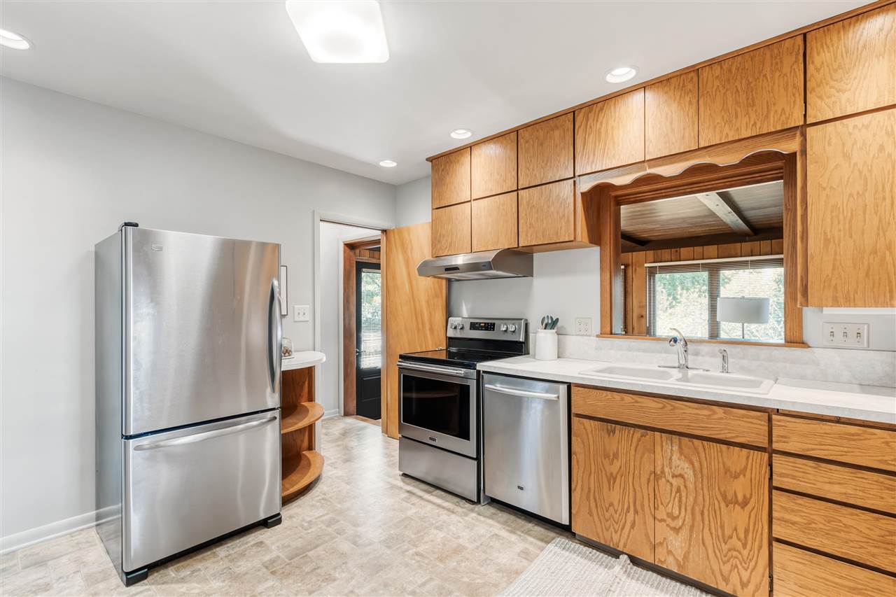 Edge Realty Group 21 N Lowell St, Iowa City