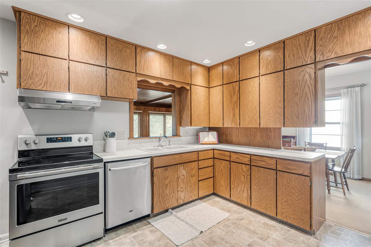 Edge Realty Group 21 N Lowell St, Iowa City