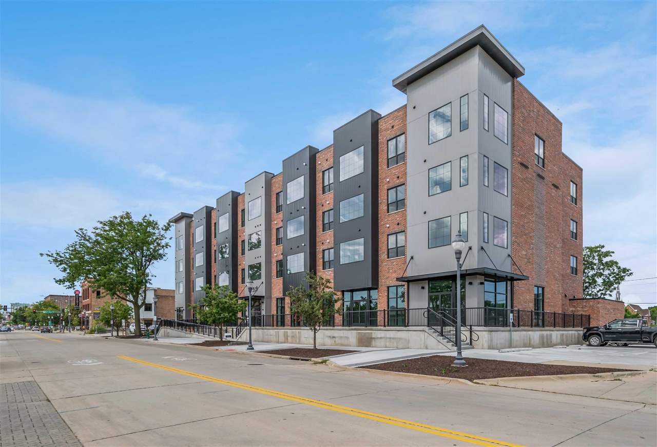 1220 3rd St SE #300 CedarRapids IA 52401