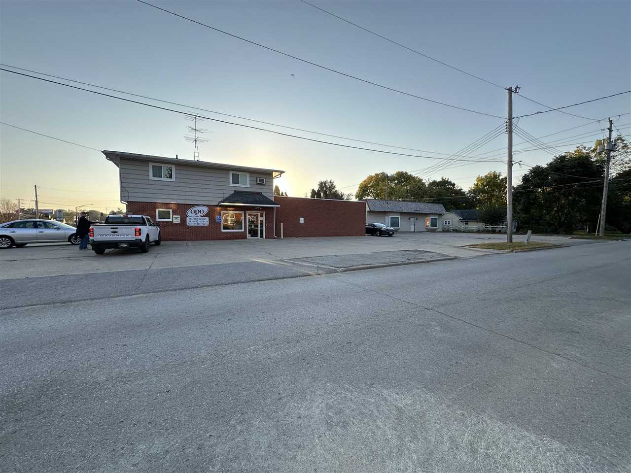 Edge Realty Group 2203 Muscatine Ave, Iowa City