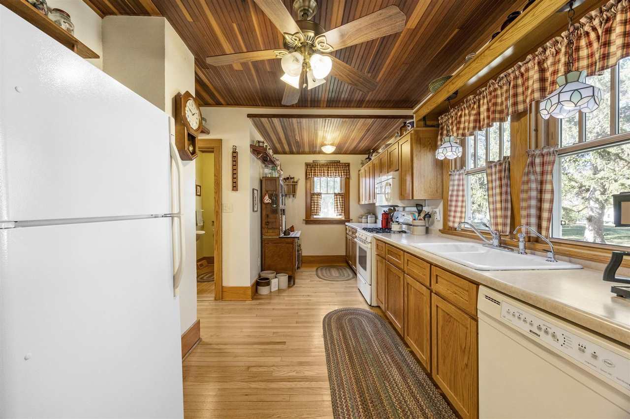 Edge Realty Group 103 Summit Ave NE, Swisher