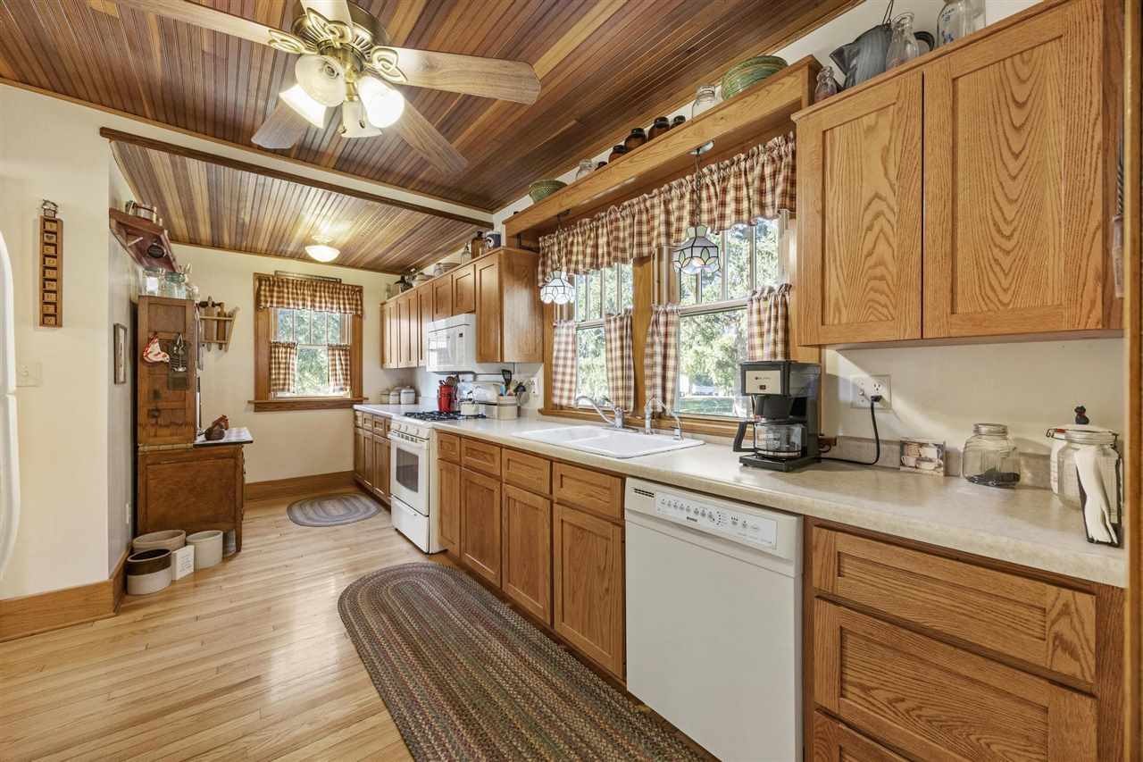 Edge Realty Group 103 Summit Ave NE, Swisher