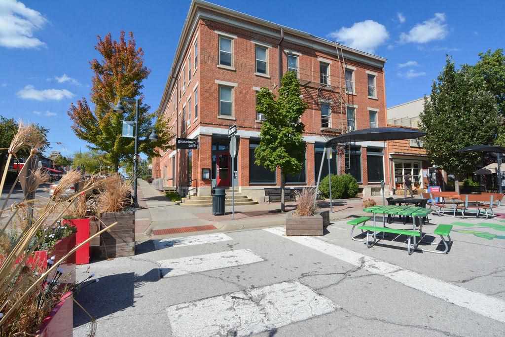 Edge Realty Group 203 N Linn St, Iowa City