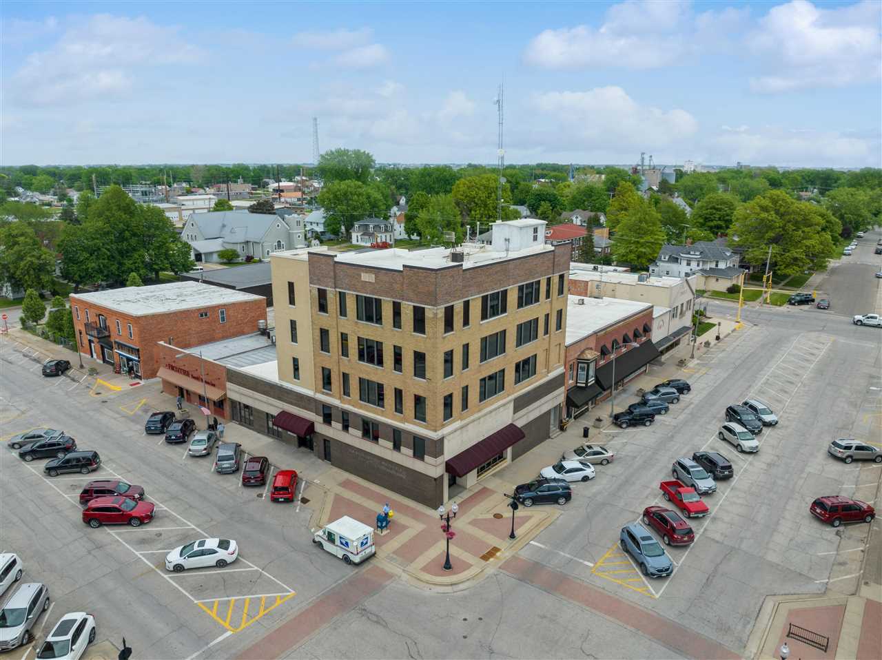 102 E Main St #& 110 N Iowa Ave Washington IA 52353