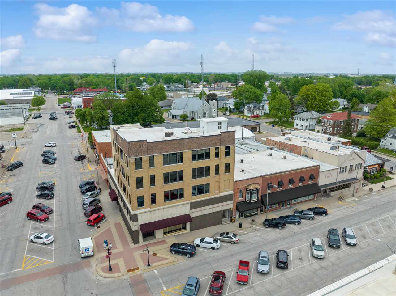 102 E Main St #& 110 N Iowa Ave Washington IA 52353