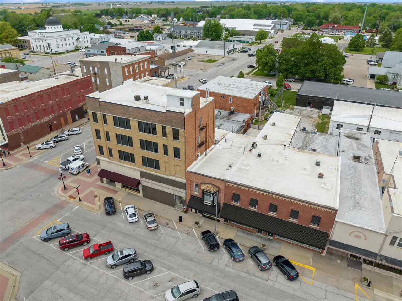 102 E Main St #& 110 N Iowa Ave Washington IA 52353