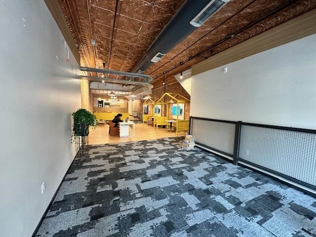 124 E Washington Street IA 52240