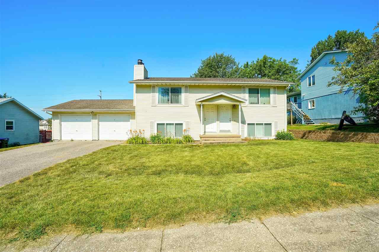 1339-1341 Dolen Pl IowaCity IA 52246