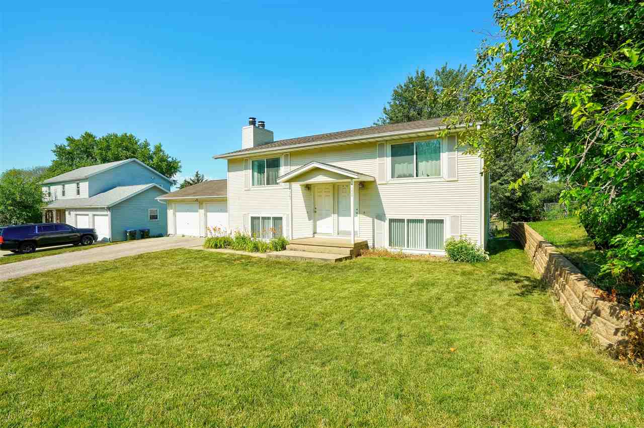 1339-1341 Dolen Pl IowaCity IA 52246