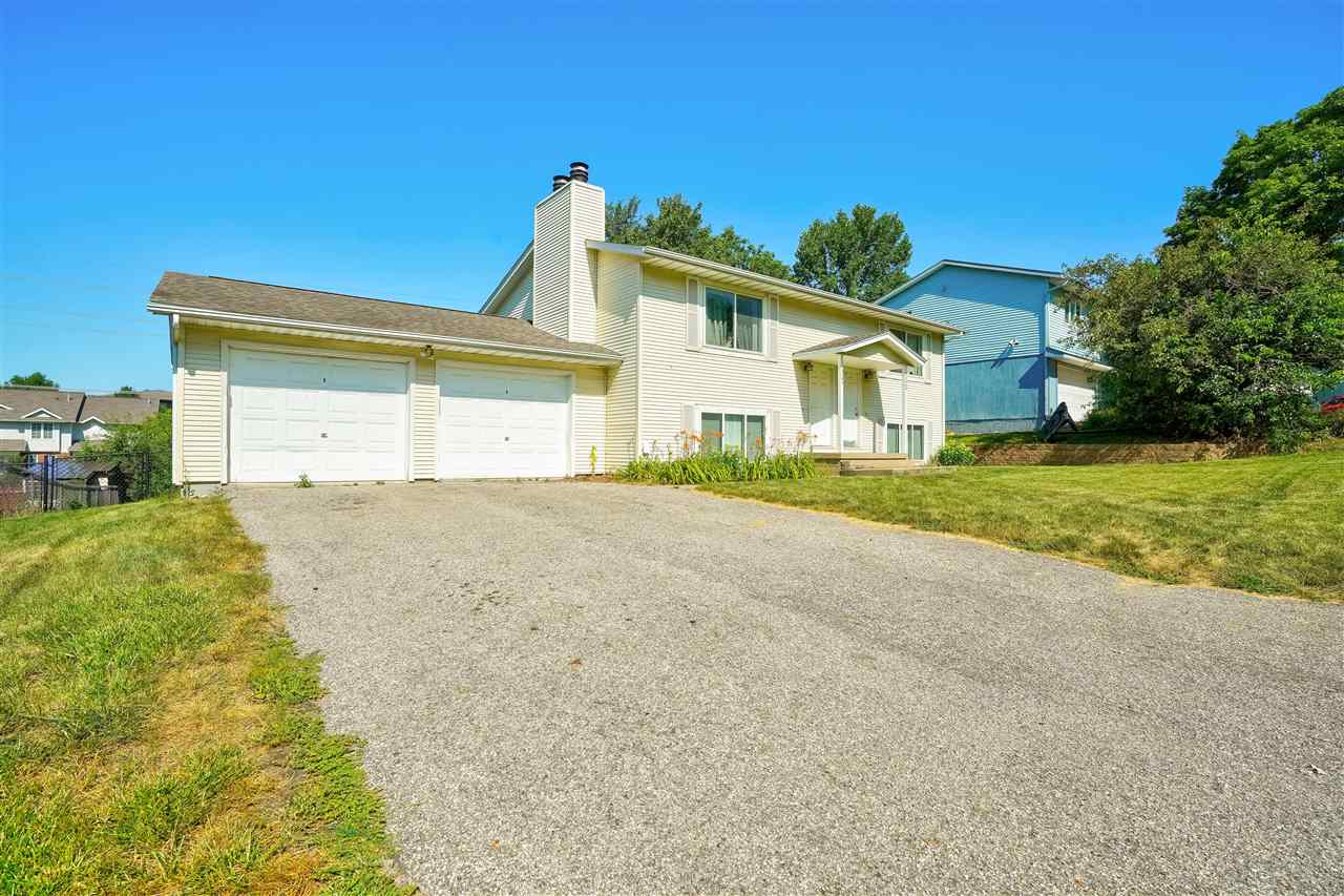 1339-1341 Dolen Pl IowaCity IA 52246