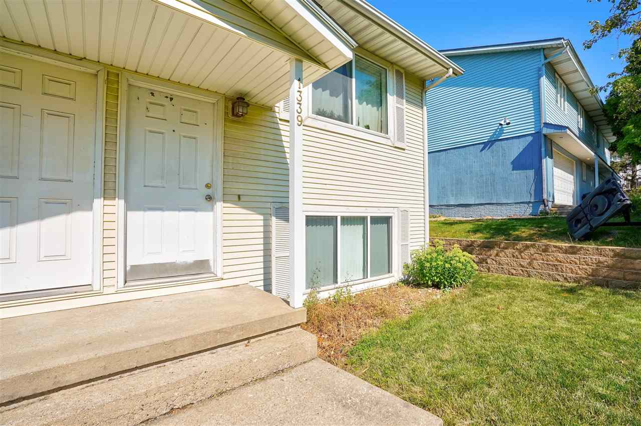 1339-1341 Dolen Pl IowaCity IA 52246