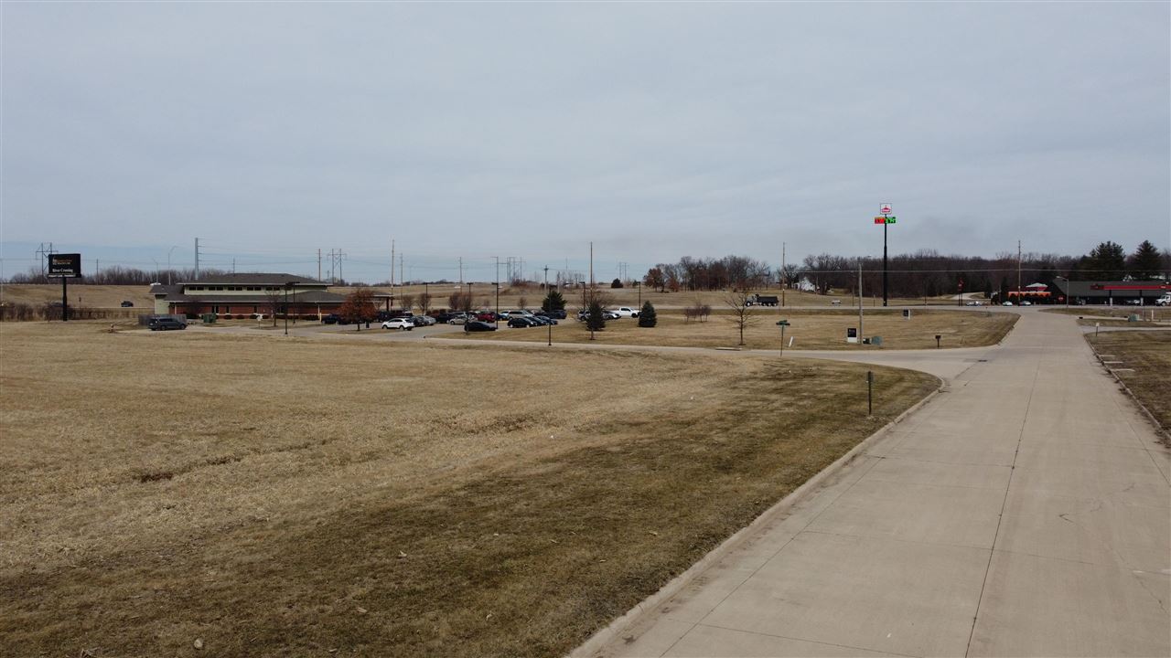 2 Commercial Dr Riverside IA 52327