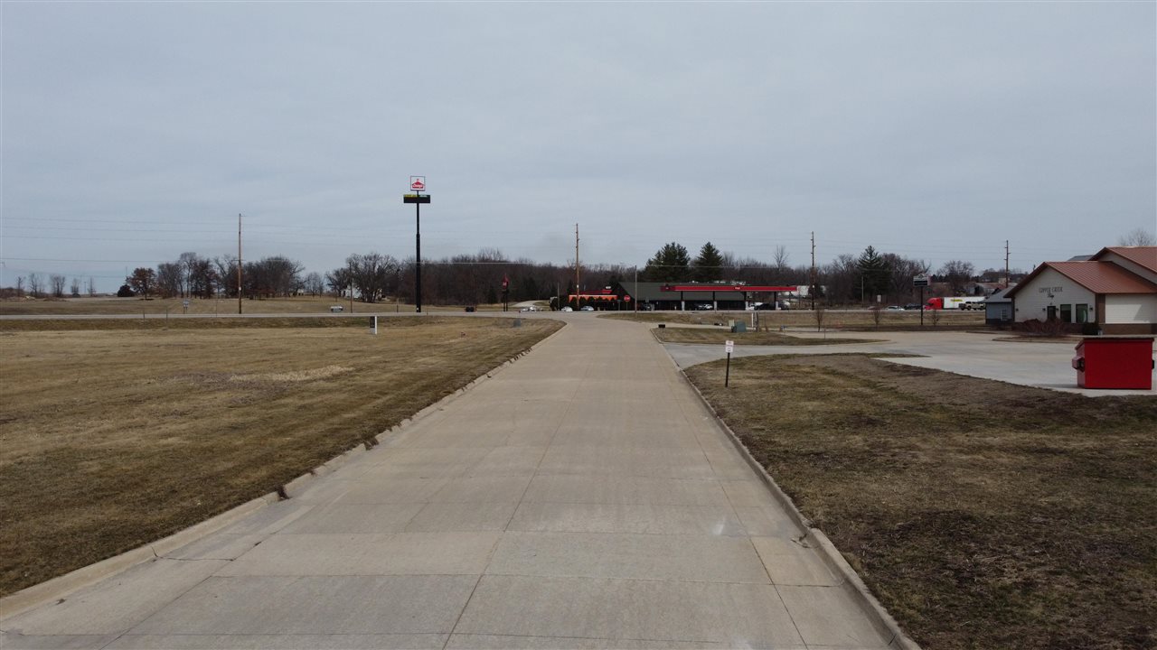 2 Commercial Dr Riverside IA 52327
