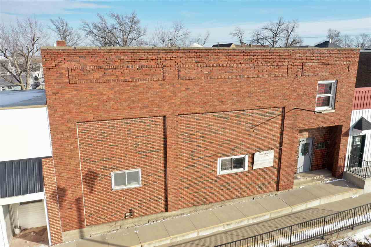 26 Main St Newhall IA 52315