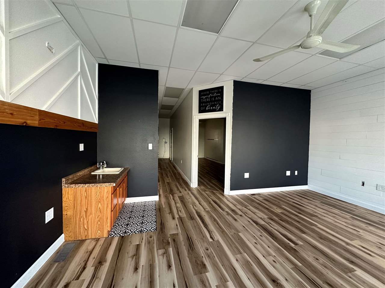 413 E Main St CentralCityName IA 52214