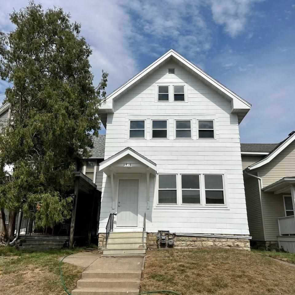 1516 C Ave NE #A & B CedarRapids IA 52402