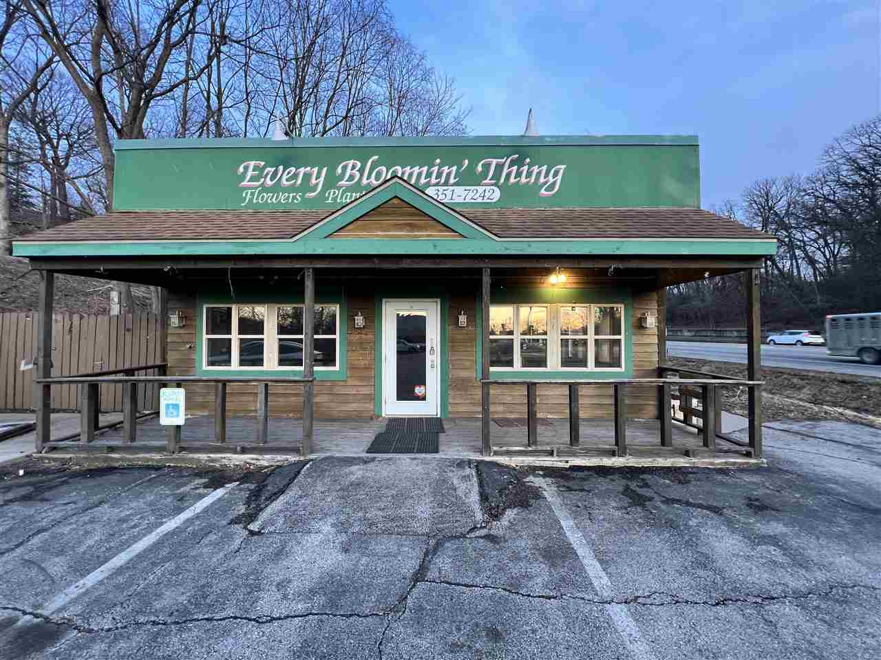 2 Rocky Shore Dr IowaCity IA 52246