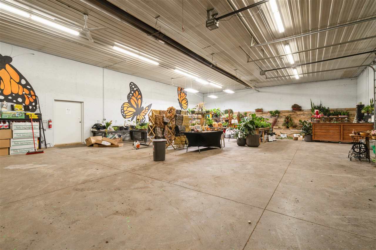 5276 Oakcrest Hill Rd SE Riverside IA 52327