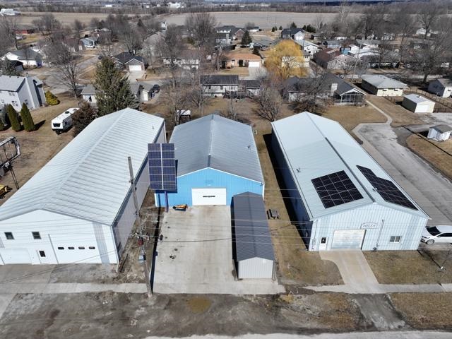112 Oak St Hills IA 52327