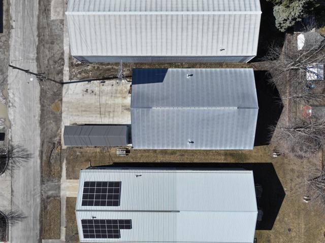 112 Oak St Hills IA 52327