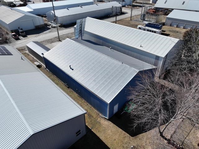 112 Oak St Hills IA 52327