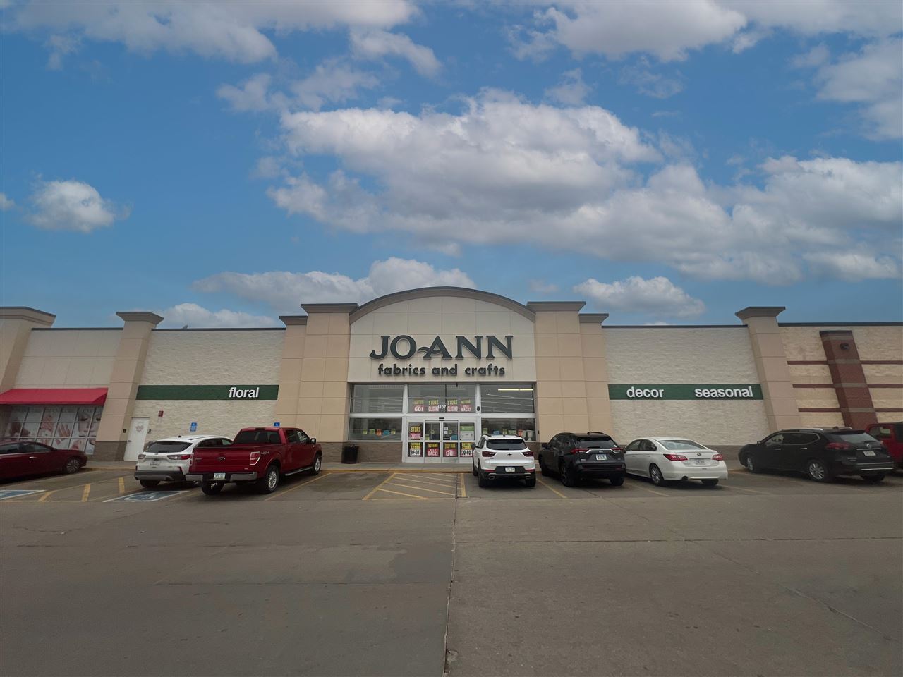 1407 Flammang Dr Waterloo IA 50702