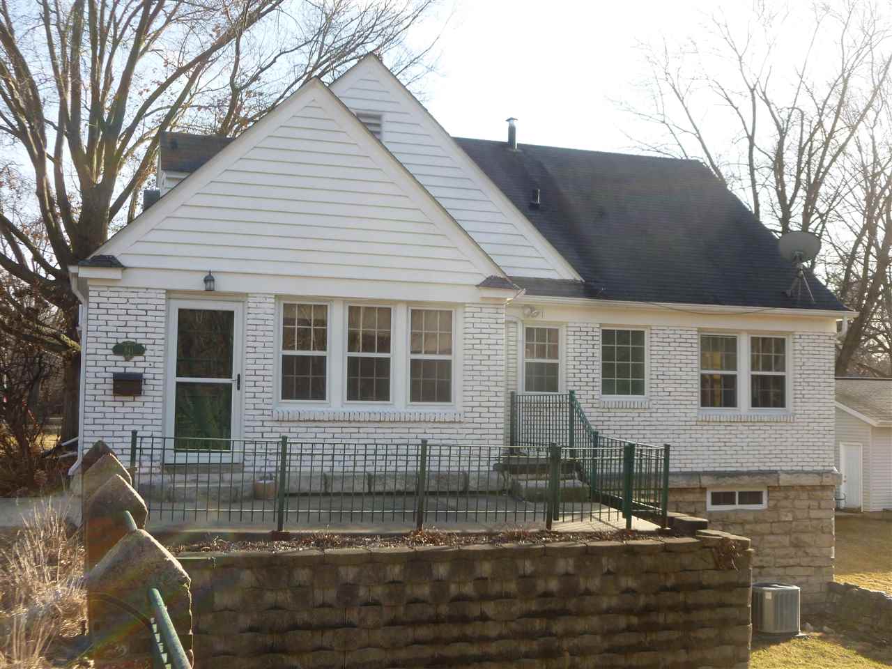 841-843 S Summit St IowaCity IA 52245