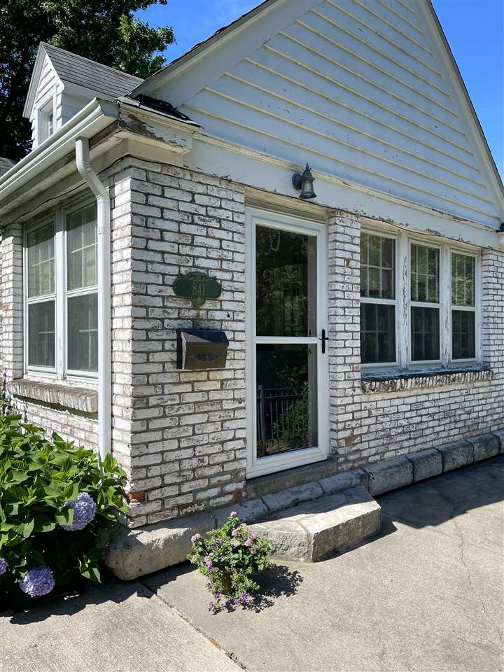 841-843 S Summit St IowaCity IA 52245