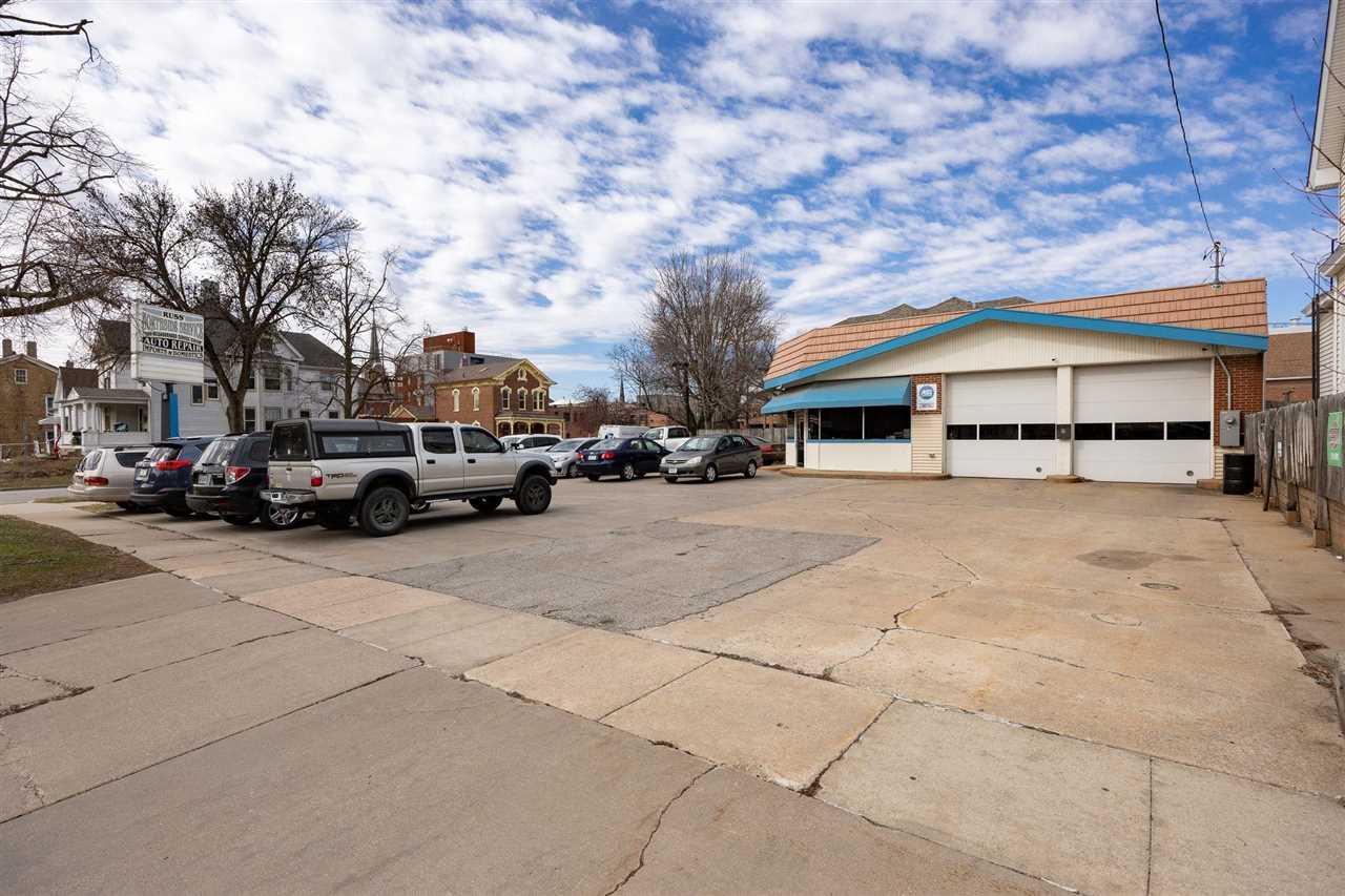 305 N Gilbert St IowaCity IA 52245