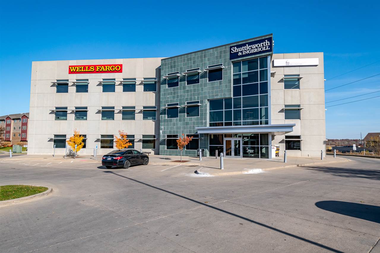 327 2nd St. #3rd floor Coralville IA 52241