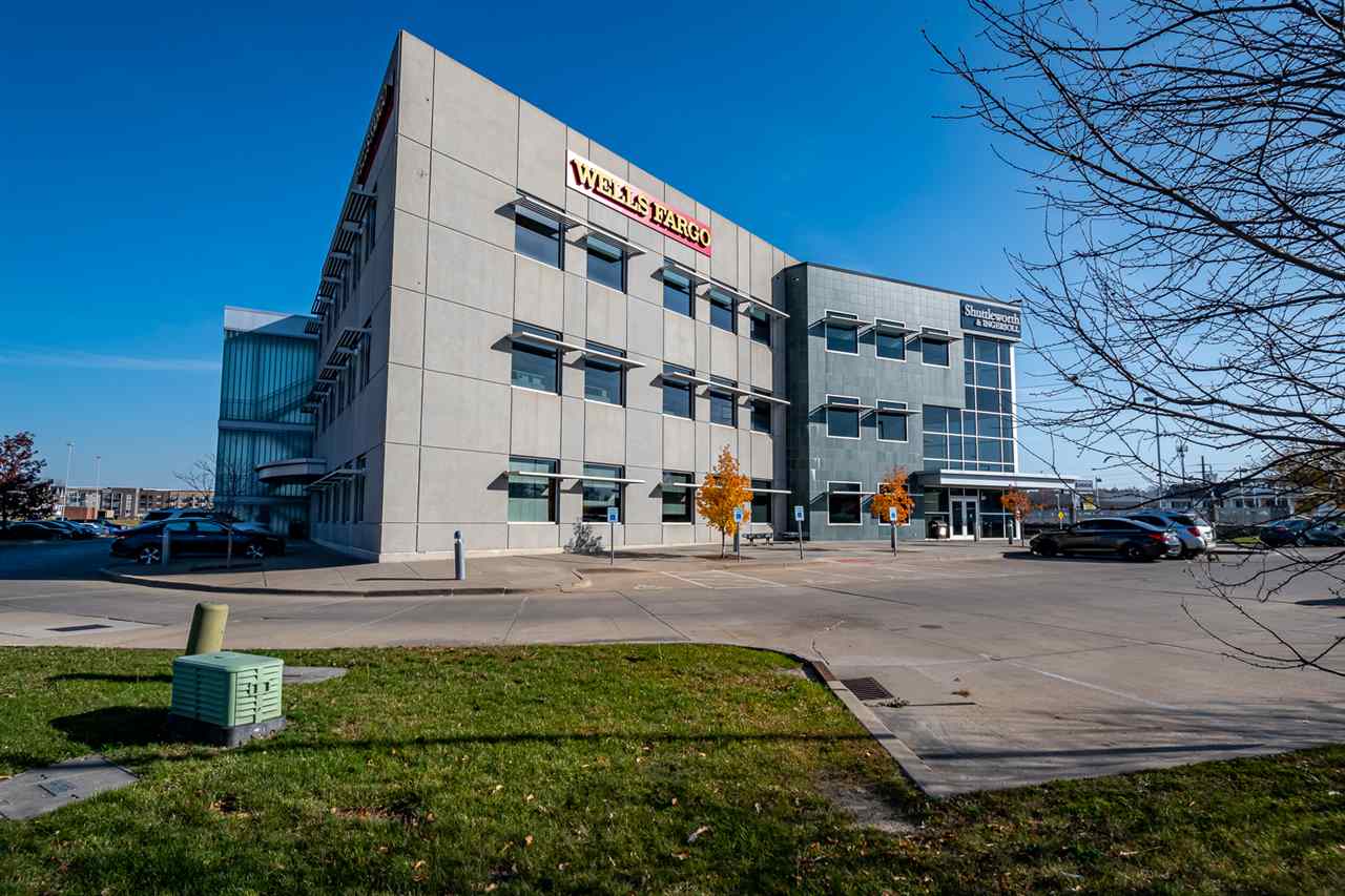 327 2nd St. #3rd floor Coralville IA 52241