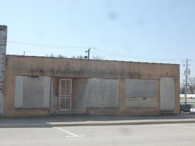 40 W 1st St Riverside IA 52327