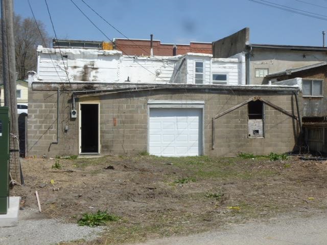 40 W 1st St Riverside IA 52327