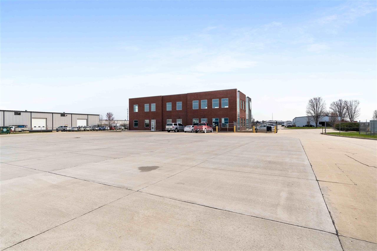 2881 Independence Rd IowaCity IA 52240