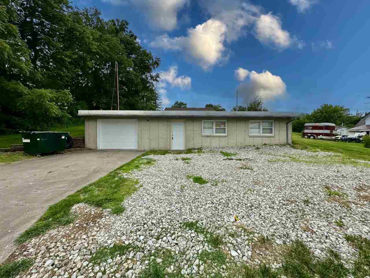 222 N West St NorthEnglish IA 52316