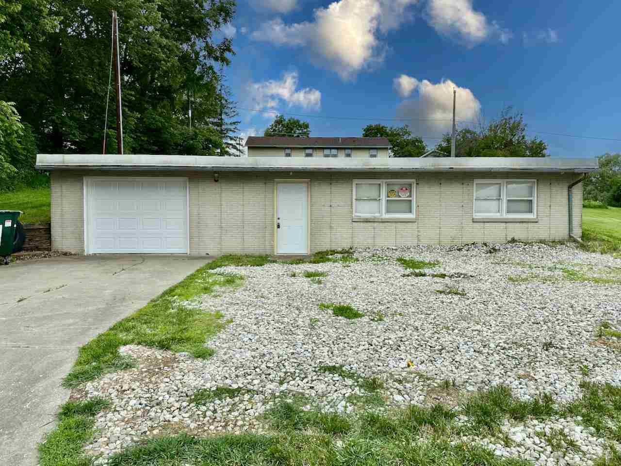 222 N West St NorthEnglish IA 52316
